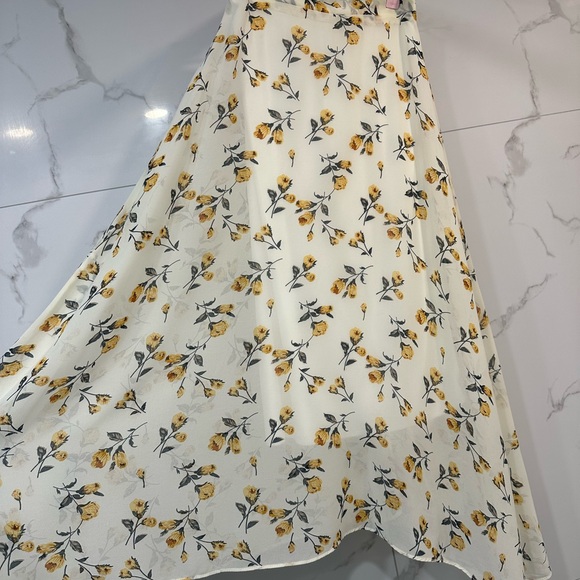 Floral Print Maxi Skirt - Picture 3 of 4